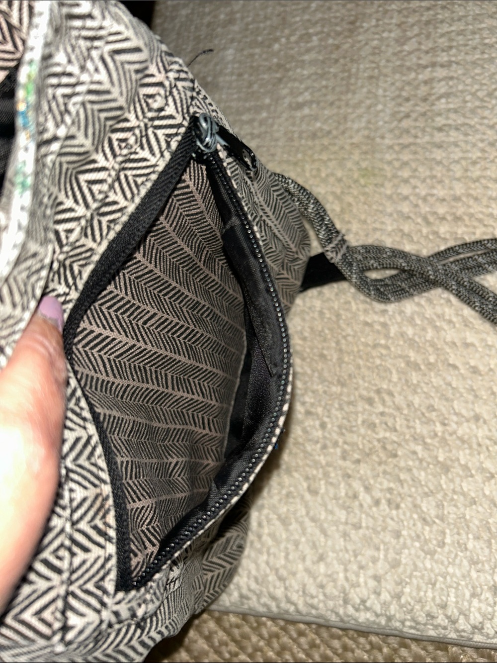 Kavu Black & Beige Herringbone Crossbody Sling - Picture 4 of 7